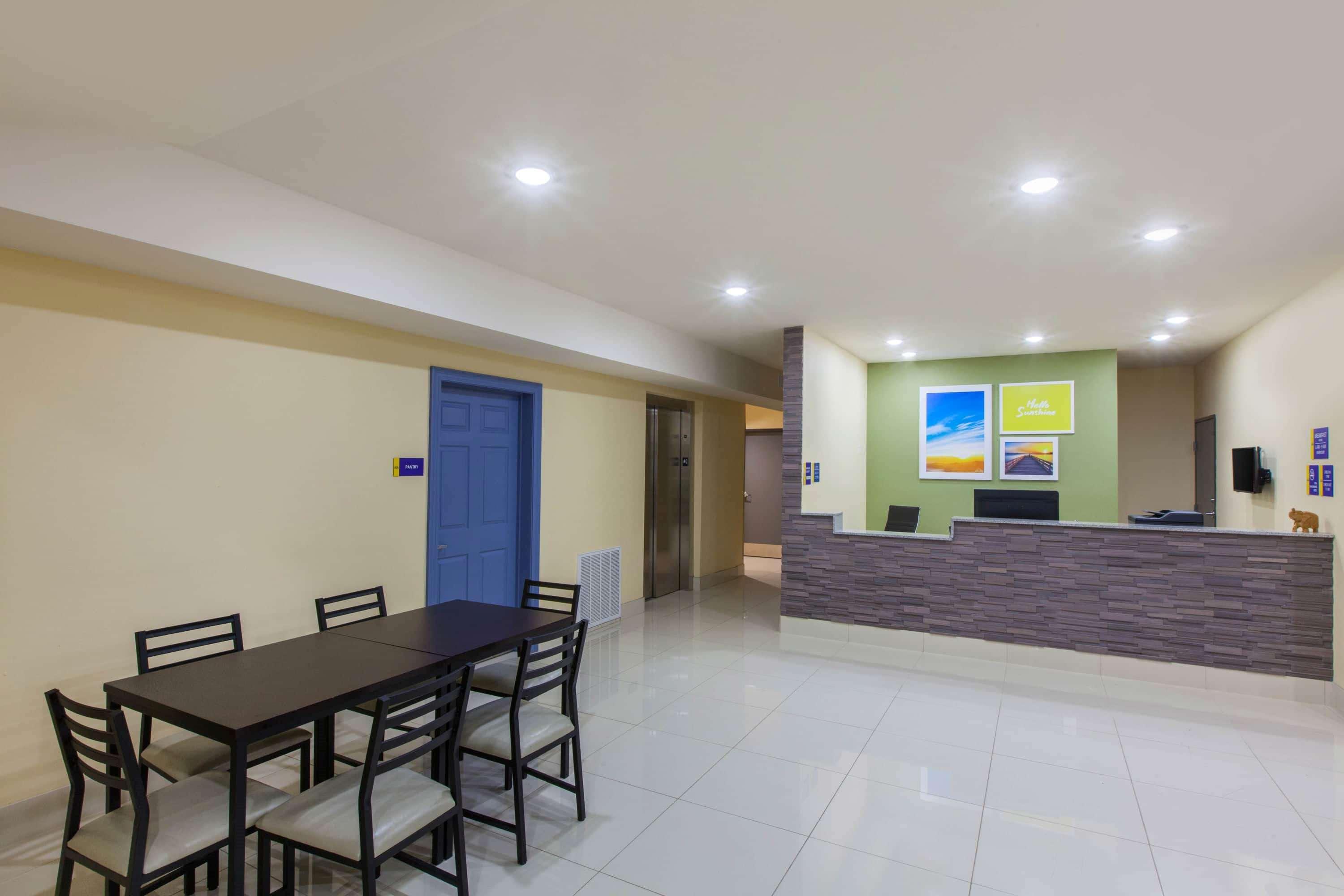 Days Inn By Wyndham Baton Rouge Airport מראה חיצוני תמונה