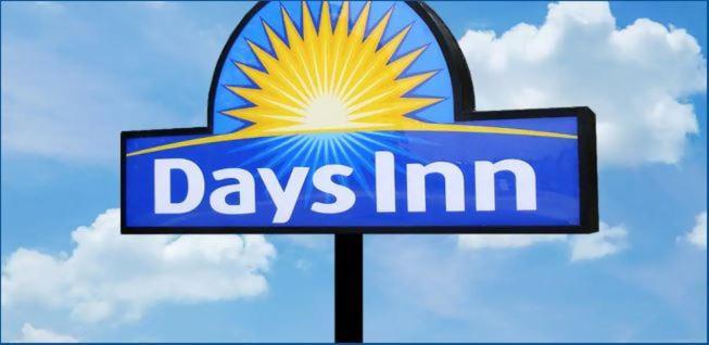 Days Inn By Wyndham Baton Rouge Airport מראה חיצוני תמונה